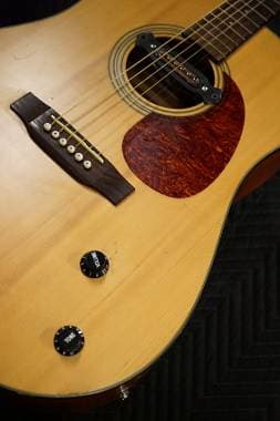Chitarra acustica CORT dreadnought Amplificata