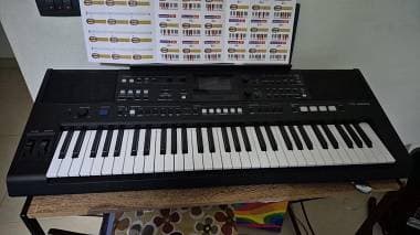 Yamaha PSR E583