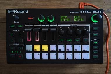 Roland MC-101 (Decksaver + 16gb SDHC)