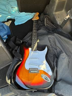 Vendo chitarra Eko e Amplificatore Squier 15 w