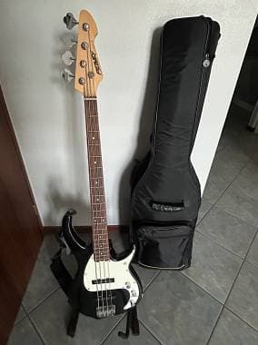 Basso Peavey 4 corde nero