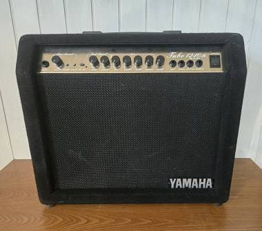 Amplificatore combo chitarra Yamaha TUBE 1240R Limited con Speaker Celestion