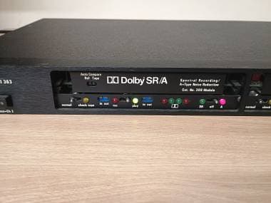 Dolby model 363 con due SR/A