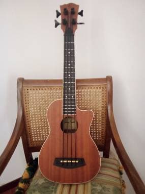 Harley Benton Uke bass mahogany