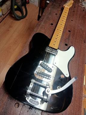 Squier by Fender telecaster cabronita bigsby
