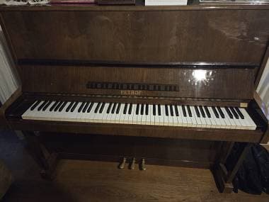 Pianoforte verticale Petrof noce lucido