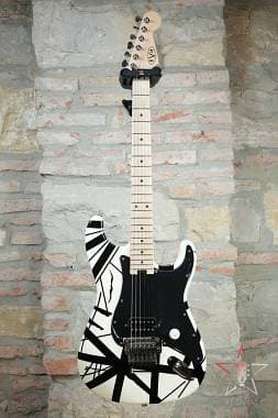 EVH Striped Series White with Black Stripes - Eddie Van Halen Signature