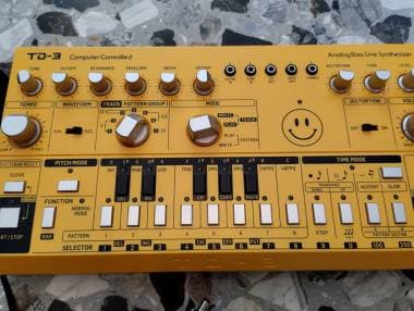 Vendo Bass Synth Analogico Programmabile Behringer TD3