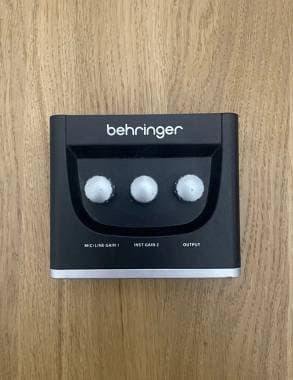 Behringer U-Phoria UM2