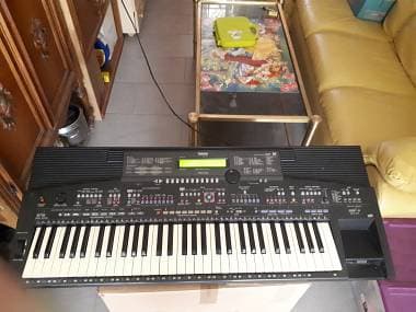 Yamaha PSR 2700