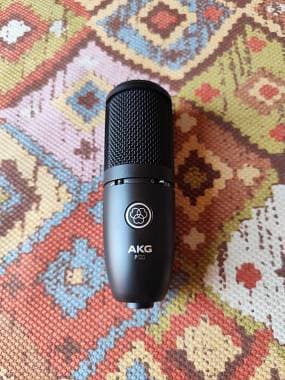 AKG P120 + Pop Filter ed Asta da tavolo