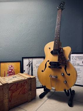 Godin 5th Avenue Kingpin II NATURAL