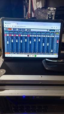 Soundcraft UI16 completi di Flightcase e router esterno