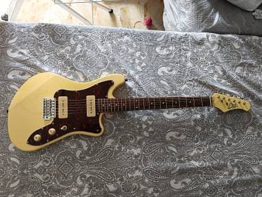 Eko Guitars Camaro VR 2-90 Cream