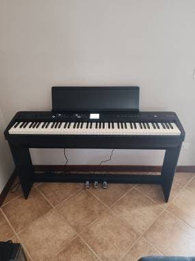 Roland FP E50 (con mobile, 3 pedali e cuffie)