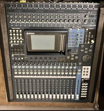 Yamaha DM1000v2 con Case