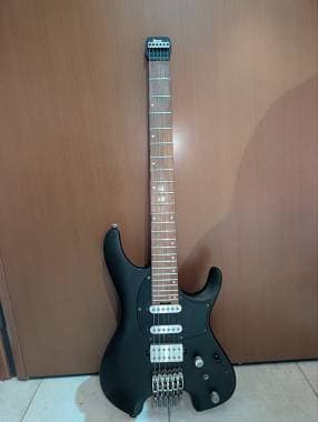 Ibanez Q54 nera headless HSS