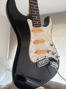 Fender FENDER 70TH ANNIVERSARY STRATOCASTER con EMG DG20