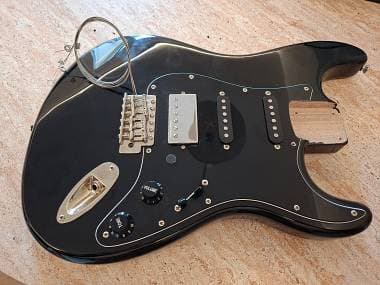 Solo body Squier by Fender con upgrade