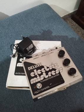 Electro Harmonix Deluxe Electric Mistress (MCE 76 Pulse Mod; True Bypass; 12 V)