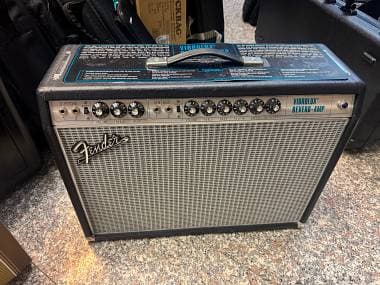 Fender VIBROLUX REVERB AMP