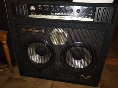 Behringer Ultrabass BX4210 A