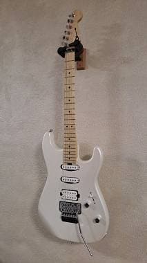 Charvel San Dimas HSS Pearl White Floyd Rose