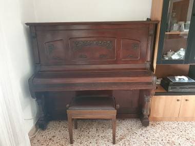 Pianoforte verticale Rob. Gunter Berlin in legno