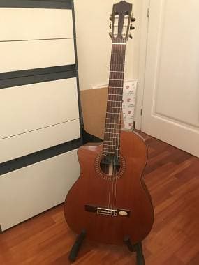 Vendo chitarra classica mancina amplificata