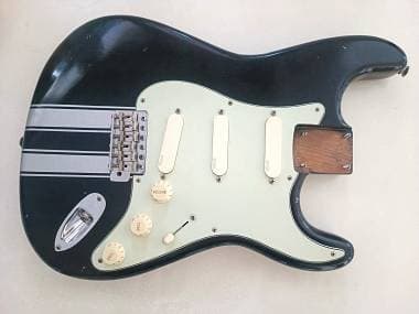 Monster Relic Stratocaster body ( fully loaded) !