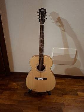 Guild OM240e natural