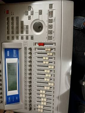 Korg D1600