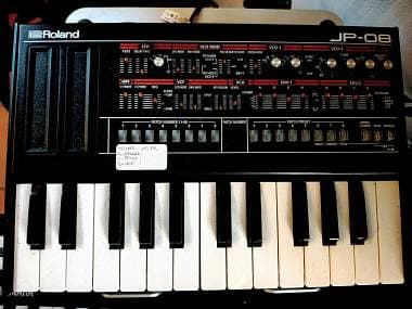 Roland JP-08 (con tastiera K-25m)