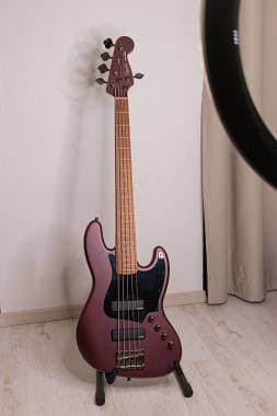 Squier by Fender FSR Contemporary Active Jazz Bass® HH V