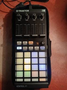 Native Instruments Kontrol F1