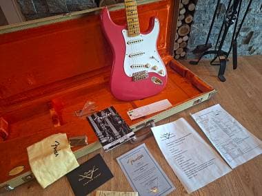 VENDO SCAMBIO FENDER STRATOCASTER CUSTOM 56 RELIC 20TH