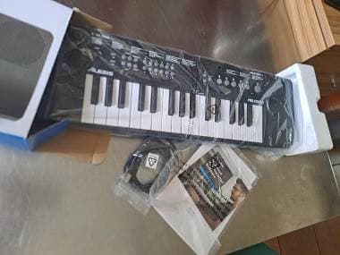 Vendo tastiera alesis