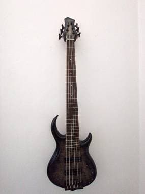 Marcus Miller M7 6-string