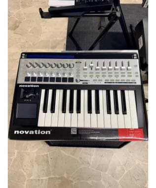 NOVATION SL25 MKII