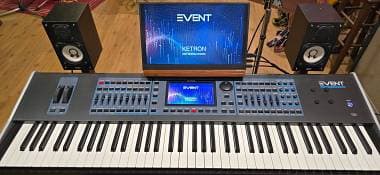 Ketron Event 76 con display touchscreen esterno 16