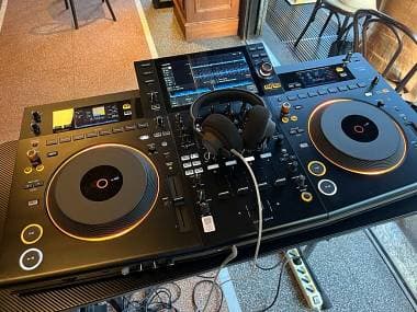Pioneer DJ Opus-Quad: consolle + cover + custodia + tavolo