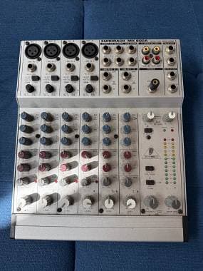 Behringer Eurorack MX802A Mixer analogico 8 canali + alimentatore