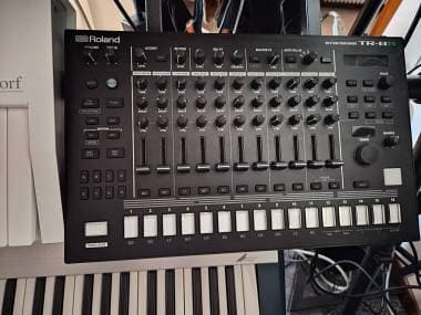 Roland Tr8s