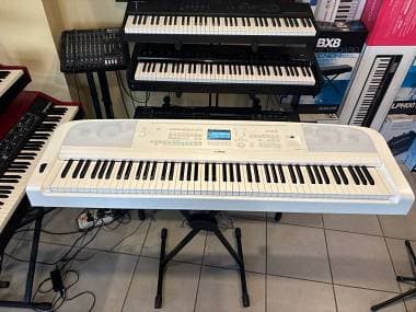Yamaha DGX 670 White PIANOFORTE CON ARRANGER 88 TASTI (SPEDIZIONE GRATIS)