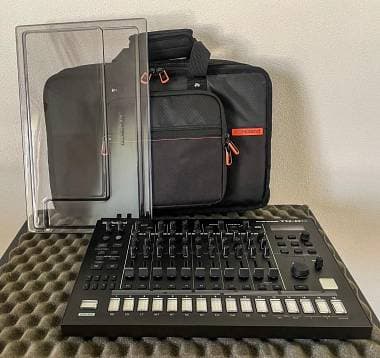 Roland TR-8S + Custodia e Decksaver