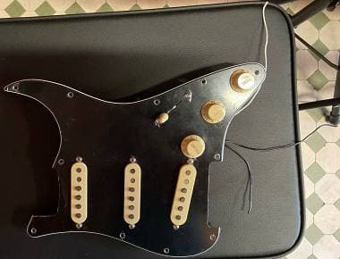 Fender Pre-Wired Strat Pickguard SSS Tex Mex BWB