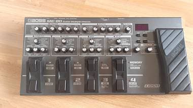 Boss ME-80 con borsa imbottita