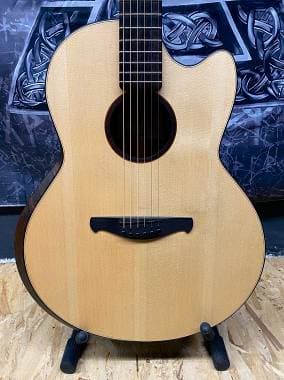 Thomas Guitars Small Jumbo acustica