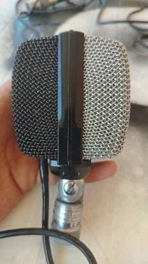 AKG D12