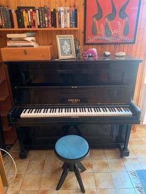 Pianoforte Verticale Tedesco KRIEBEL BERLIN con Sgabello d'Epoca